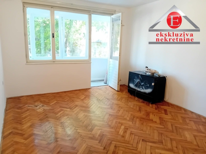 - CENTAR - STAN U PRIZEMLJU POVRŠINE 51 m2 ID 3849/NL